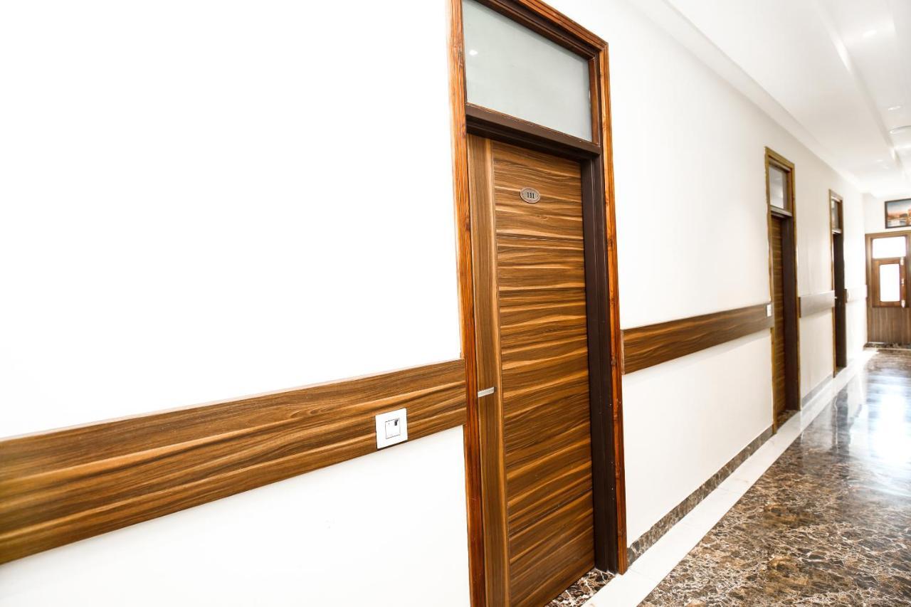 Hotel Woodcrest Zirakpur - Best Family Hotel By - A Unit Of Sidham Group エクステリア 写真