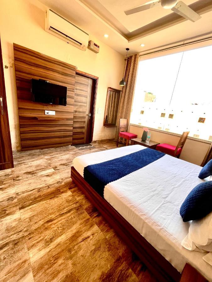Hotel Woodcrest Zirakpur - Best Family Hotel By - A Unit Of Sidham Group エクステリア 写真