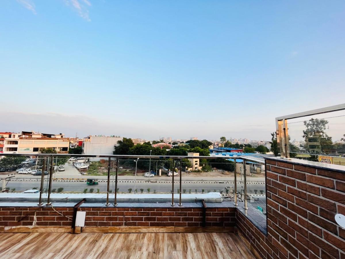 Hotel Woodcrest Zirakpur - Best Family Hotel By - A Unit Of Sidham Group エクステリア 写真