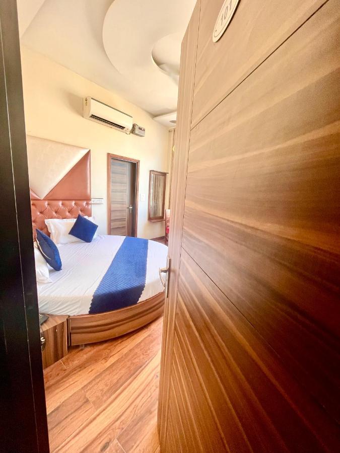 Hotel Woodcrest Zirakpur - Best Family Hotel By - A Unit Of Sidham Group エクステリア 写真