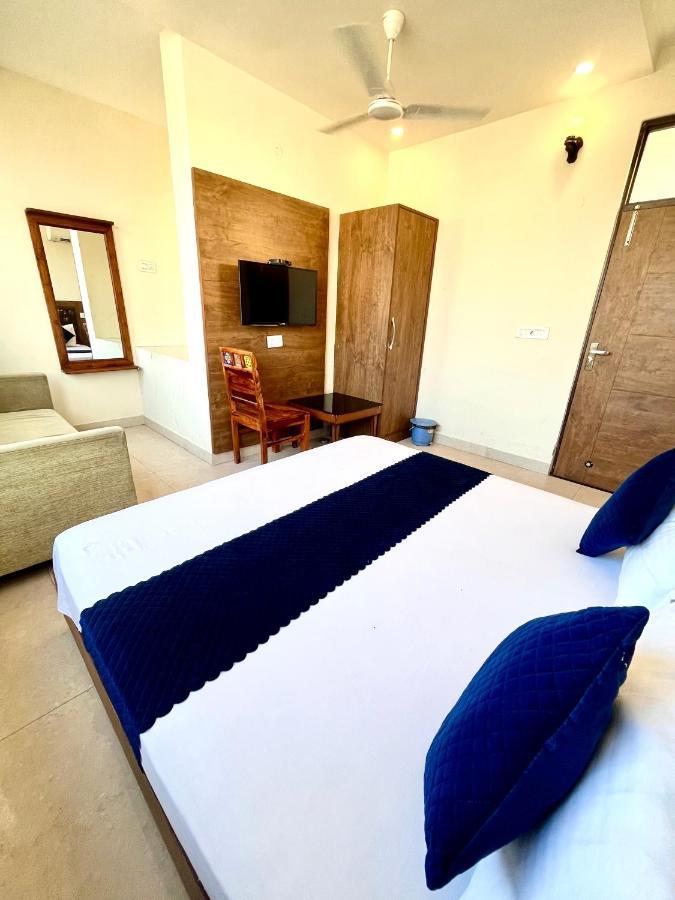 Hotel Woodcrest Zirakpur - Best Family Hotel By - A Unit Of Sidham Group エクステリア 写真