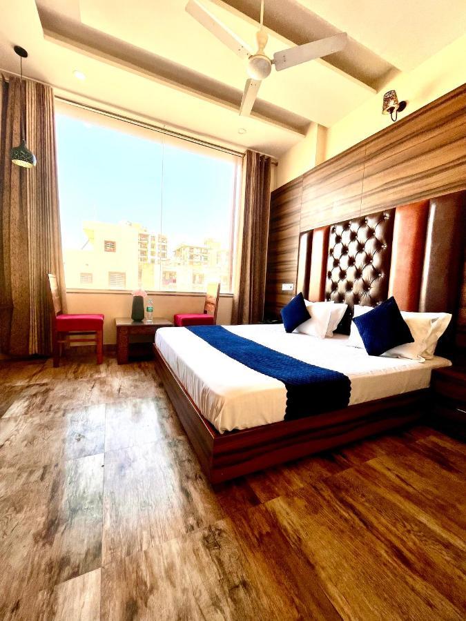 Hotel Woodcrest Zirakpur - Best Family Hotel By - A Unit Of Sidham Group エクステリア 写真
