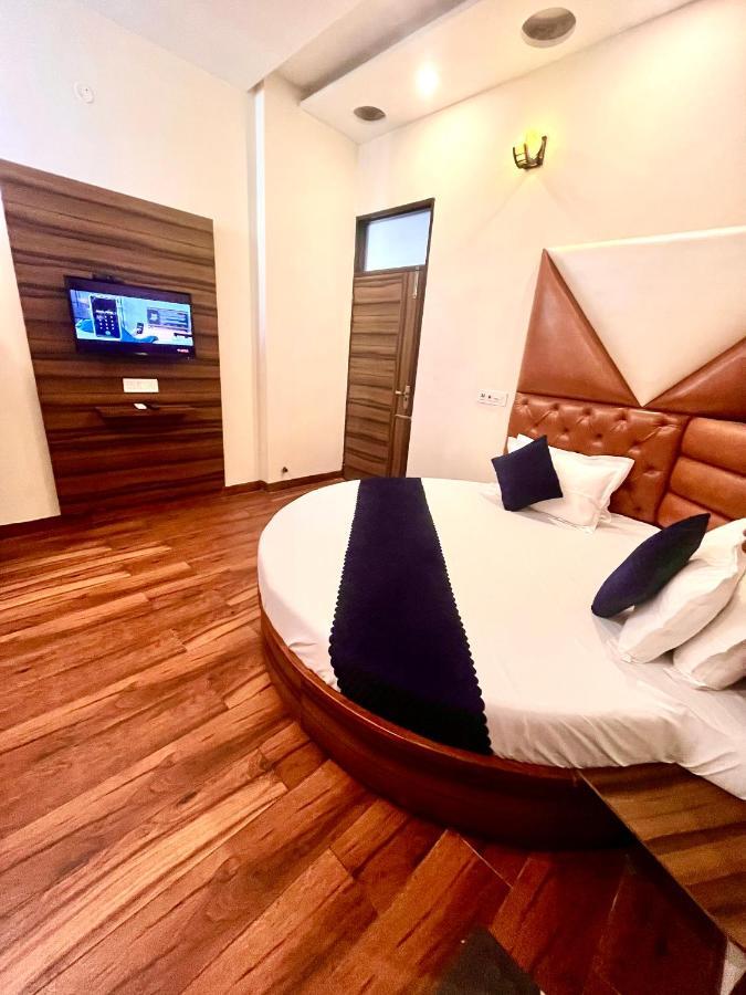 Hotel Woodcrest Zirakpur - Best Family Hotel By - A Unit Of Sidham Group エクステリア 写真