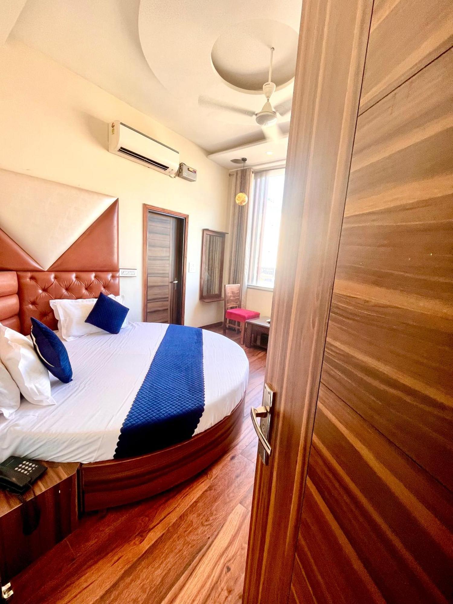 Hotel Woodcrest Zirakpur - Best Family Hotel By - A Unit Of Sidham Group エクステリア 写真