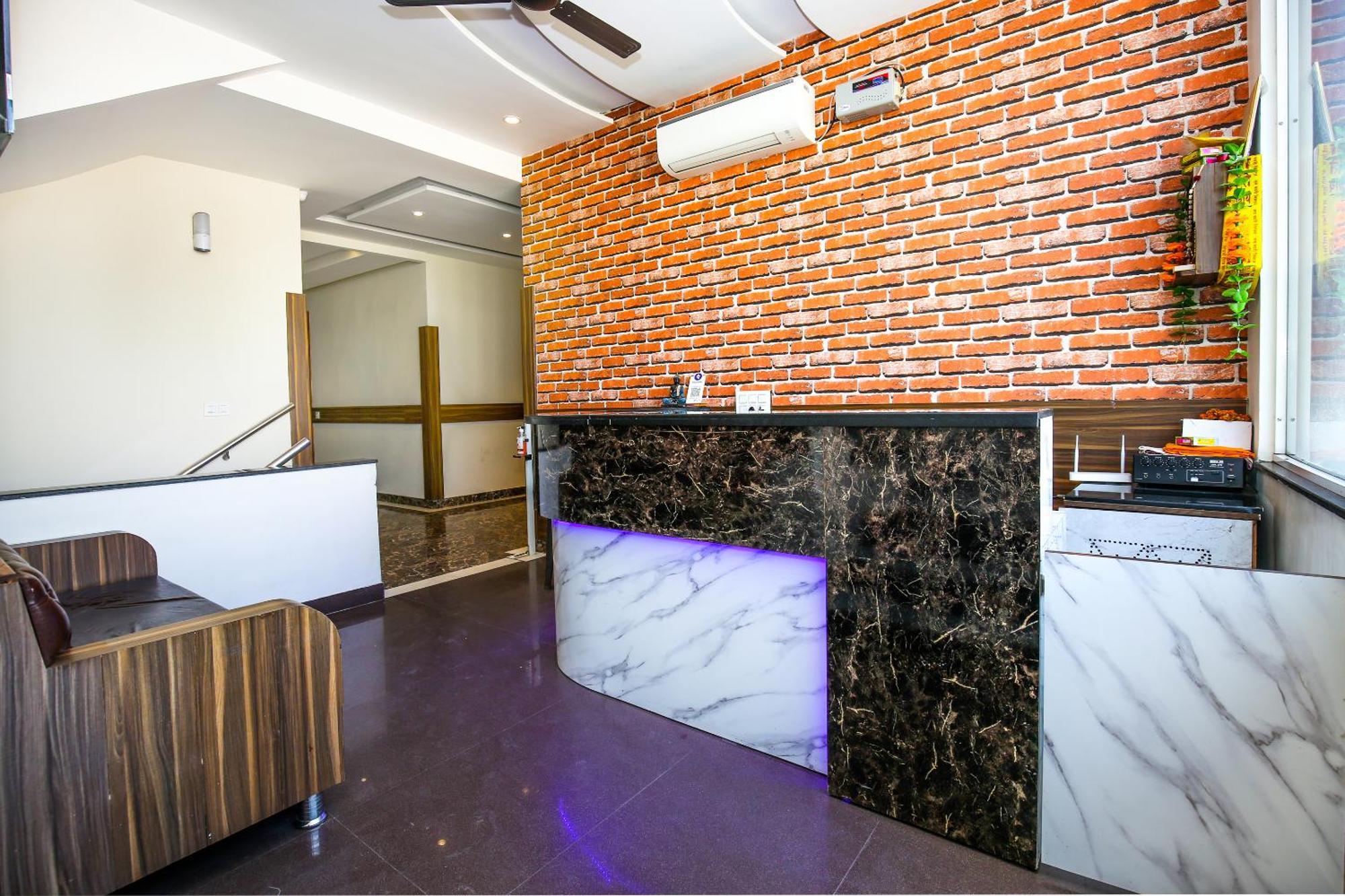 Hotel Woodcrest Zirakpur - Best Family Hotel By - A Unit Of Sidham Group エクステリア 写真